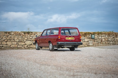 1974 Volvo 145 DL 32,650 miles from new For Sale (picture 17 of 177)