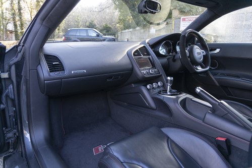 2013 Audi R8 Type 42 4.2L V8 FSI Quattro Coupe till salu (bild 13 av 93)
