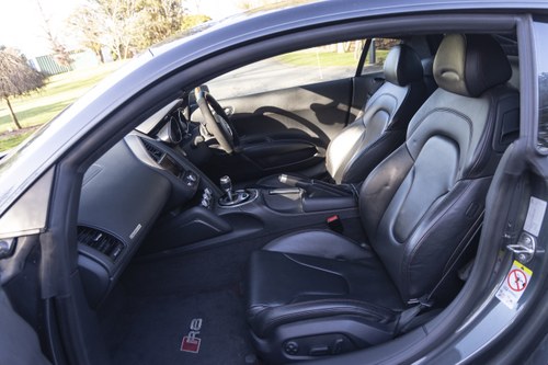 2013 Audi R8 Type 42 4.2L V8 FSI Quattro Coupe till salu (bild 15 av 93)