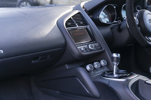 2013 Audi R8 Type 42 4.2L V8 FSI Quattro Coupe till salu (bild 28 av 93)