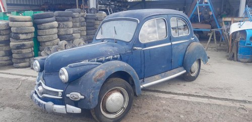 Brown and beige Panhard Dyna X from 1948 Brown and beige Panhard Dyna X from 1948