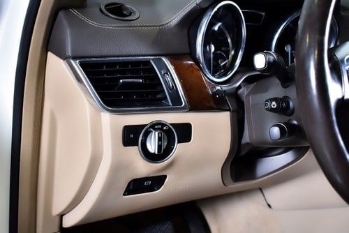 2015 Mercedes-Benz GL550 4Matic SUV 4,7L V8 (7 seat) In vendita (immagine 35 di 93)