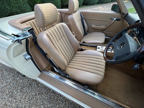 1989 Mercedes-Benz 300 SL Auto R107 For Sale (picture 47 of 166)