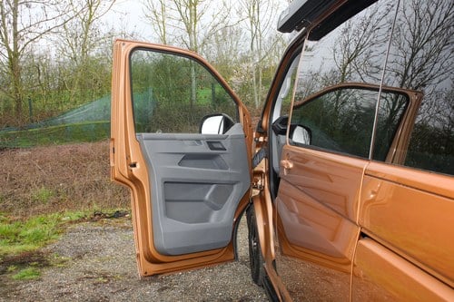 2022 Volkswagen T32 Transporter Highline TDI 4Motion Camper Conversion For Sale (picture 49 of 172)