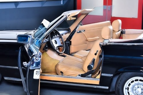 1983 Mercedes-Benz R107 500SL Convertible 5,0L V8 à venda (imagem 41 de 105)