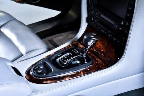 2004 Jaguar XJR 4.2 V8 X350 For Sale (picture 37 of 98)