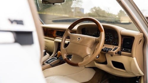 1996 Daimler Double Six LWB Auto In vendita (immagine 2 di 255)