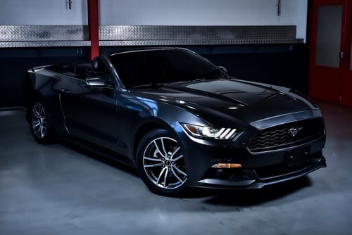 2017 Ford Mustang 2.3L Ecoboost Convertible till salu (bild 10 av 98)