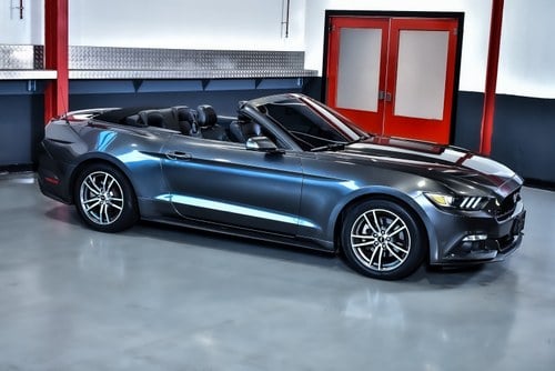 2017 Ford Mustang 2.3L Ecoboost Convertible till salu (bild 13 av 98)