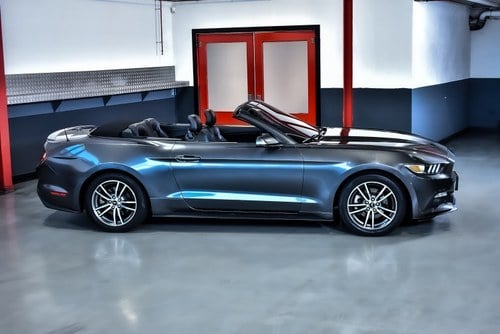 2017 Ford Mustang 2.3L Ecoboost Convertible till salu (bild 15 av 98)