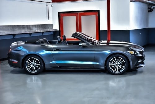 2017 Ford Mustang 2.3L Ecoboost Convertible till salu (bild 16 av 98)