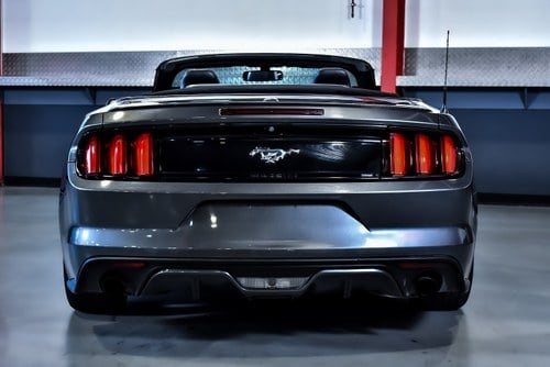 2017 Ford Mustang 2.3L Ecoboost Convertible till salu (bild 22 av 98)