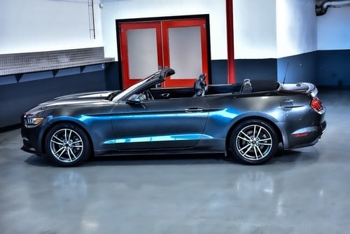 2017 Ford Mustang 2.3L Ecoboost Convertible till salu (bild 28 av 98)