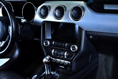 2017 Ford Mustang 2.3L Ecoboost Convertible till salu (bild 54 av 98)