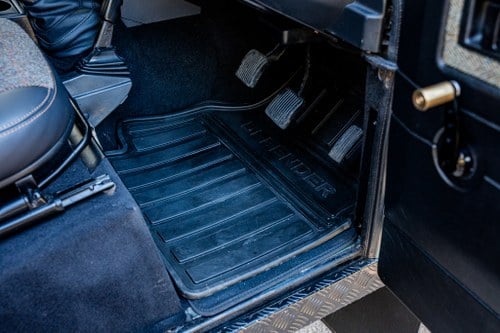 2008 Land Rover Defender 90" - 'Beretta Edition' by Centurion In vendita (immagine 57 di 109)