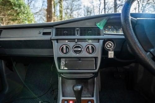 1989 Mercedes-Benz W201 190 2.0 Automatic In vendita (immagine 30 di 163)