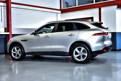 2017 Jaguar F-Pace 35t SUV Premium 3,0L V6 Te koop (foto 19 van 82)