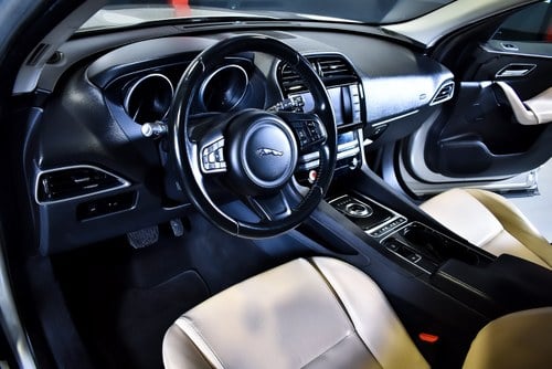 2017 Jaguar F-Pace 35t SUV Premium 3,0L V6 Te koop (foto 31 van 82)