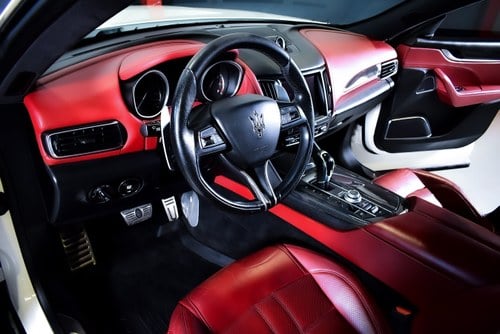 2017 Maserati Levante S 3.0 V6 till salu (bild 33 av 103)