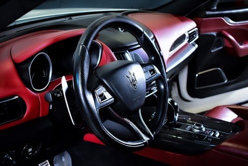 2017 Maserati Levante S 3.0 V6 till salu (bild 38 av 103)