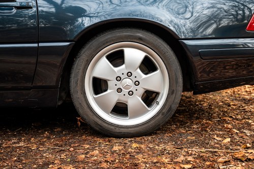 1999 Mercedes-Benz (R129) SL320 In vendita (immagine 14 di 95)