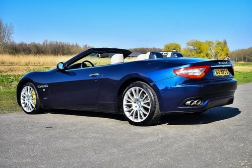 2011 Maserati GranCabrio 4.7L V8 till salu (bild 18 av 87)