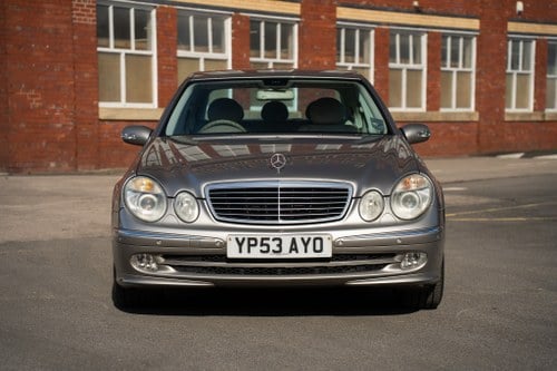 2003 Mercedes E320 Avantgarde (W211) till salu (bild 3 av 165)
