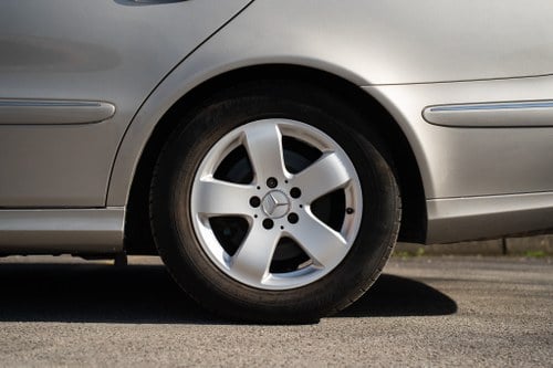 2003 Mercedes E320 Avantgarde (W211) till salu (bild 11 av 165)