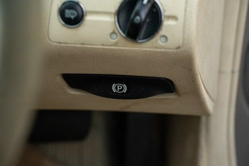 2003 Mercedes E320 Avantgarde (W211) till salu (bild 28 av 165)