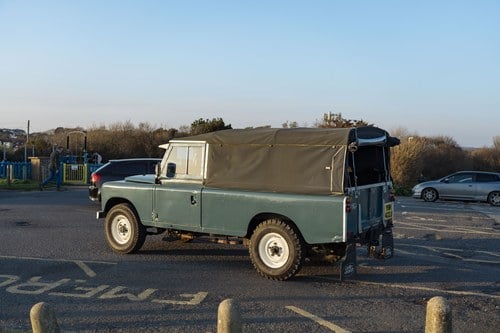 1971 Land Rover Series IIA 109" till salu (bild 8 av 98)