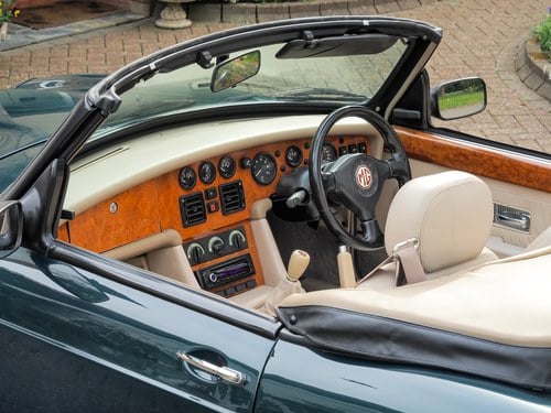 1994 MG RV8 Te koop (foto 36 van 119)