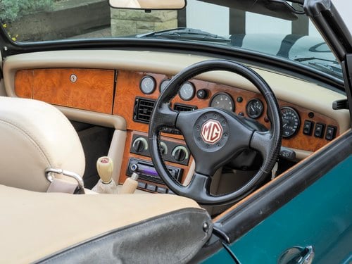 1994 MG RV8 Te koop (foto 40 van 119)