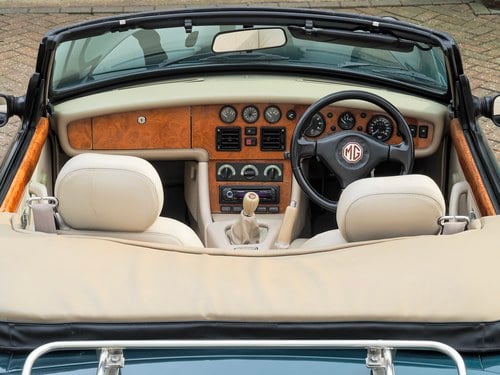 1994 MG RV8 Te koop (foto 41 van 119)