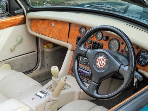 1994 MG RV8 Te koop (foto 43 van 119)