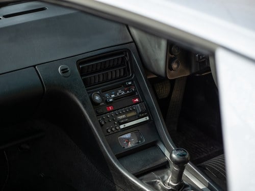 1984 Porsche 928 S2 till salu (bild 48 av 403)