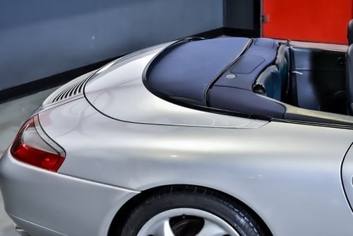 2000 Porsche 996 (911) Carrera Convertible 3,4L à venda (imagem 45 de 83)