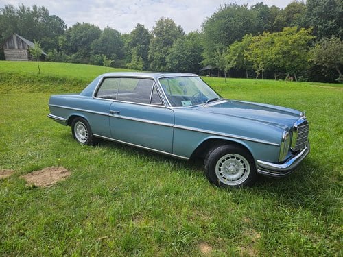 1971 Mercedes-Benz W114 250CE - Five-Speed Manual In vendita (immagine 2 di 130)