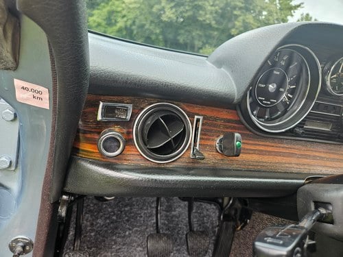 1971 Mercedes-Benz W114 250CE - Five-Speed Manual In vendita (immagine 43 di 130)