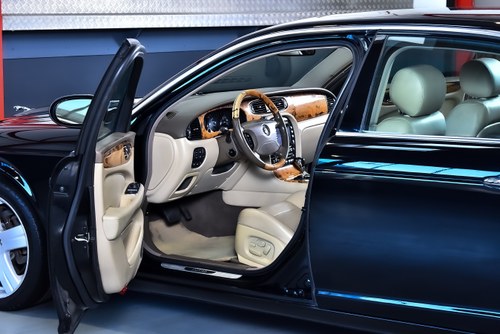 2006 Jaguar XJR (X350) Saloon 4,2L Supercharged V8 till salu (bild 25 av 98)