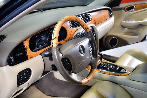 2006 Jaguar XJR (X350) Saloon 4,2L Supercharged V8 till salu (bild 31 av 98)