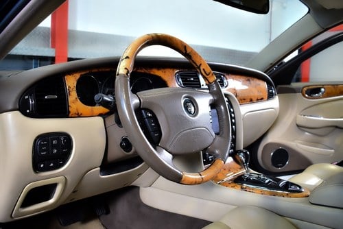 2006 Jaguar XJR (X350) Saloon 4,2L Supercharged V8 till salu (bild 35 av 98)