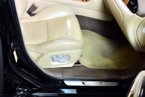 2006 Jaguar XJR (X350) Saloon 4,2L Supercharged V8 till salu (bild 40 av 98)