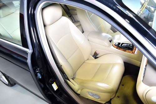 2006 Jaguar XJR (X350) Saloon 4,2L Supercharged V8 till salu (bild 43 av 98)