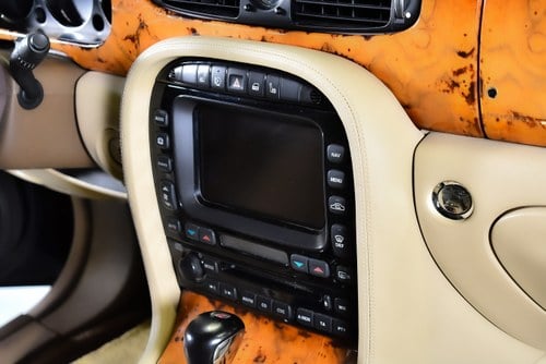2006 Jaguar XJR (X350) Saloon 4,2L Supercharged V8 till salu (bild 47 av 98)