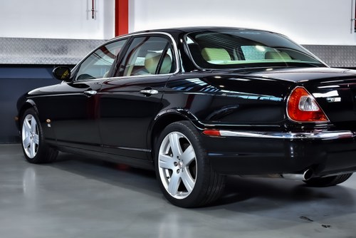 2006 Jaguar XJR (X350) Saloon 4,2L Supercharged V8 till salu (bild 86 av 98)