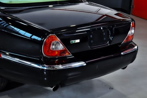 2006 Jaguar XJR (X350) Saloon 4,2L Supercharged V8 till salu (bild 87 av 98)