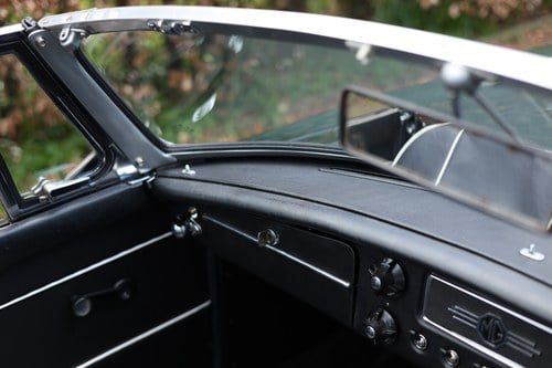 1968 MGC Roadster RHD à venda (imagem 173 de 246)