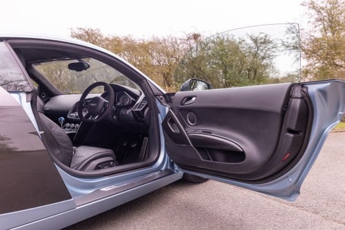 2009 Audi R8 4.2 V8 FSI Coupé till salu (bild 27 av 217)