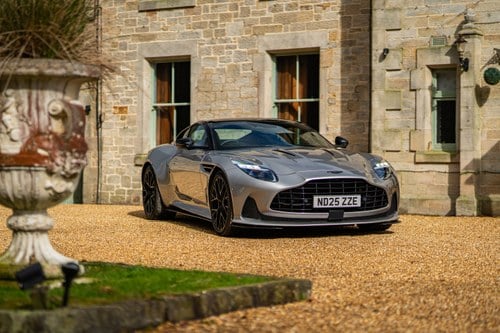 2025 Aston Martin DB12 Te koop (foto 3 van 113)
