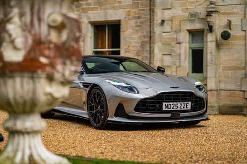 2025 Aston Martin DB12 Te koop (foto 4 van 113)